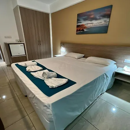 Sunny Blue Hotel 3*